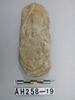 藏品(舌刃打製石斧)的圖片